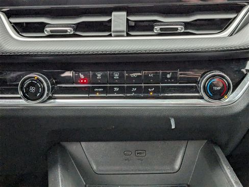 Used 2025 Chevrolet Equinox LT image 25