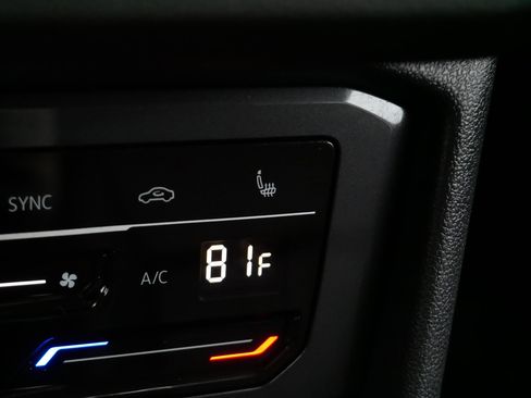 Used 2022 Volkswagen Tiguan SE image 27