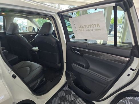 New 2026 Toyota Highlander Platinum AWD/4WD image 37