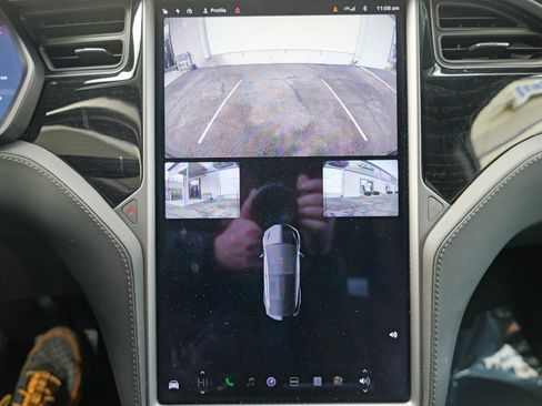 Used 2018 Tesla Model X 75D image 38