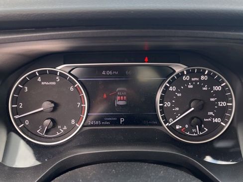 Used 2024 Nissan Rogue SV w/ SV Premium Package FWD image 5