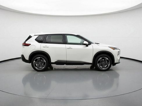Used 2025 Nissan Rogue SV image 11