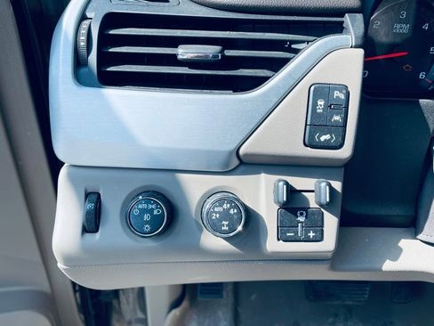Used 2016 GMC Yukon SLT w/ Open Road Package AWD/4WD image 11