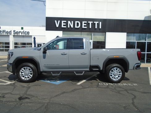 Certified 2024 GMC Sierra 2500 SLE image 10