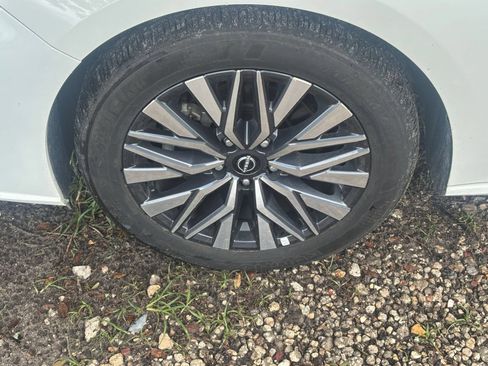 Used 2025 Nissan Altima 2.5 SV FWD image 26