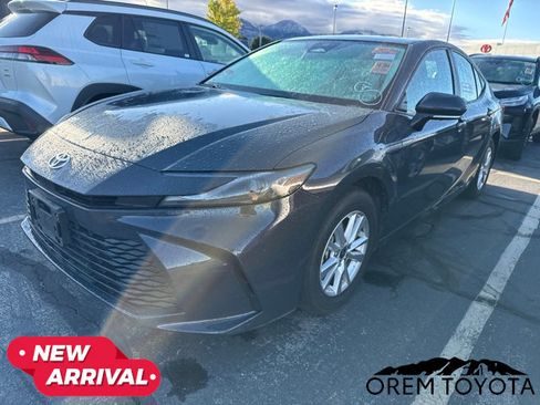 Used 2025 Toyota Camry XLE AWD/4WD image 12