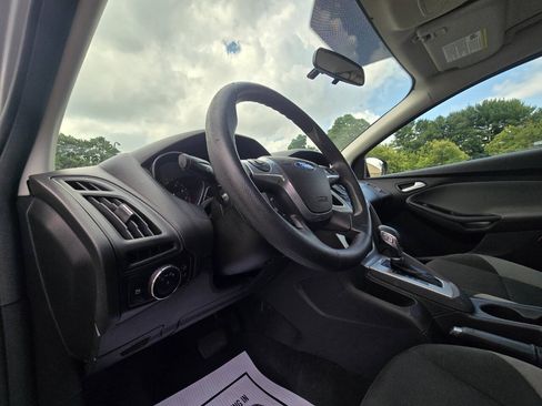 Used 2014 Ford Focus SE FWD image 19