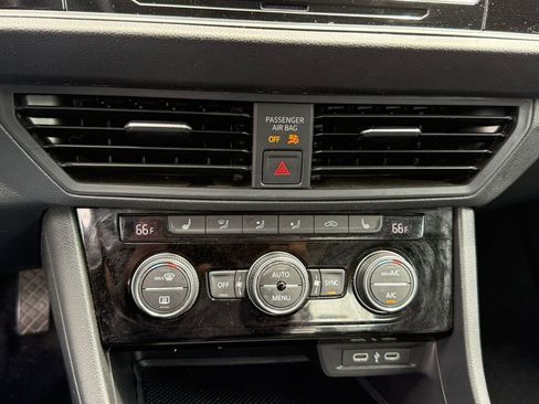Used 2024 Volkswagen Jetta SE FWD image 18