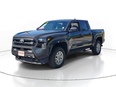 Certified 2024 Toyota Tacoma SR5 AWD/4WD image 3