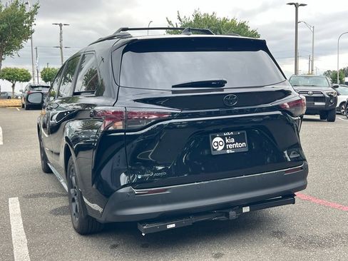 Used 2026 Toyota Sienna XLE Woodland Edition AWD/4WD image 11