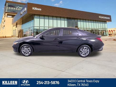 New 2025 Hyundai Elantra Blue image 4