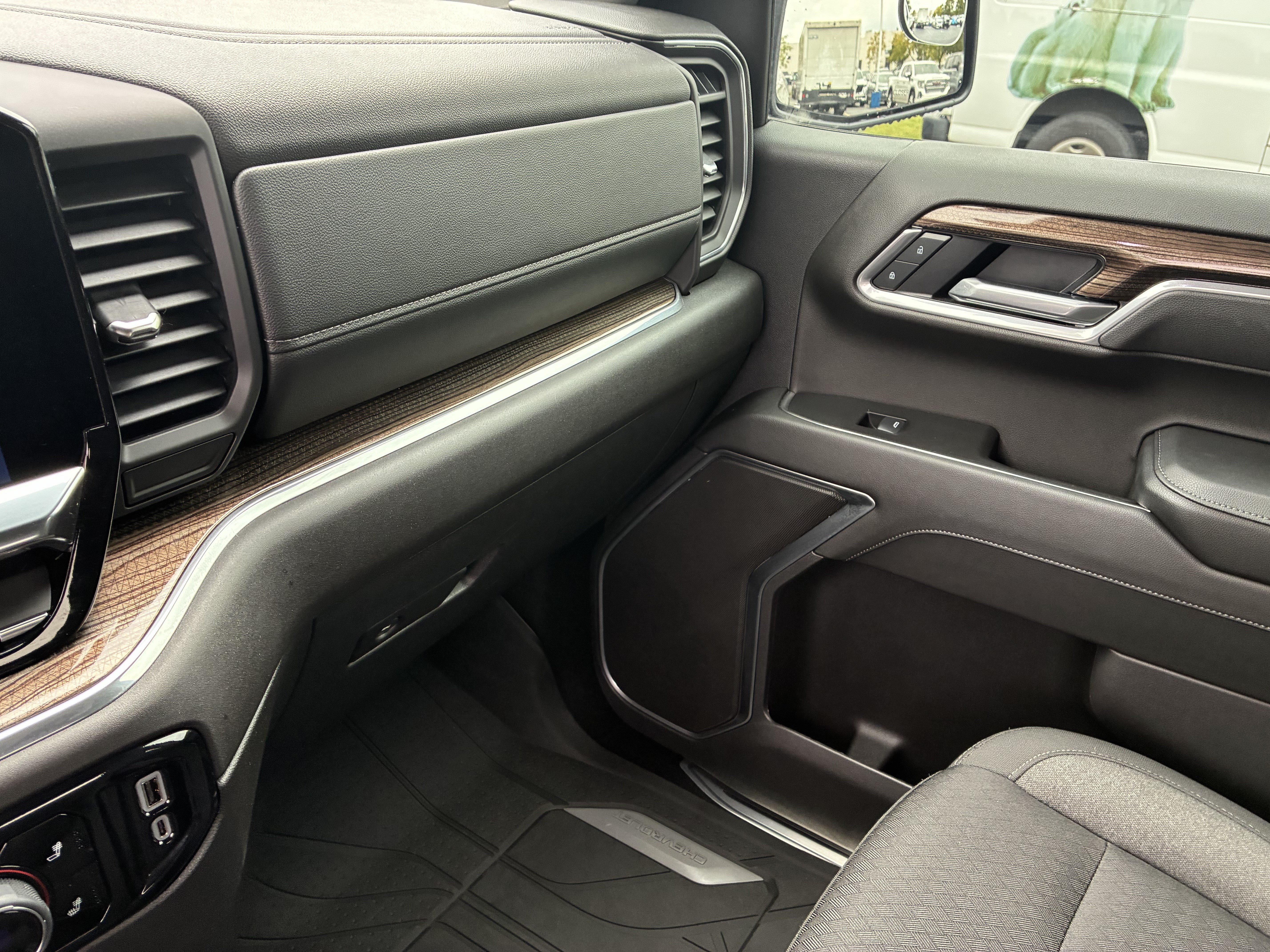 Used 2025 Chevrolet Silverado 1500 RST AWD/4WD image 36