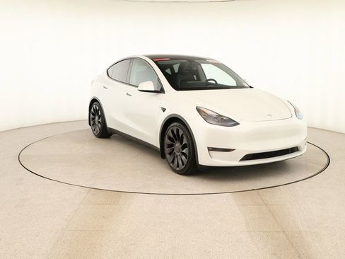Used 2023 Tesla Model Y Performance AWD/4WD image 9