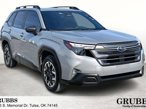 Used 2025 Subaru Forester Premium image 1