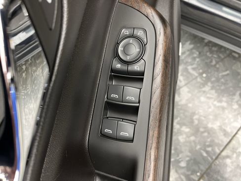 Certified 2023 GMC Acadia Denali w/ Denali Ultimate Package AWD/4WD image 9