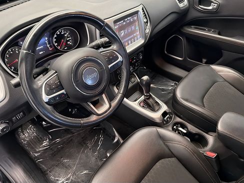 Used 2018 Jeep Compass Latitude w/ Popular Equipment Group FWD image 7