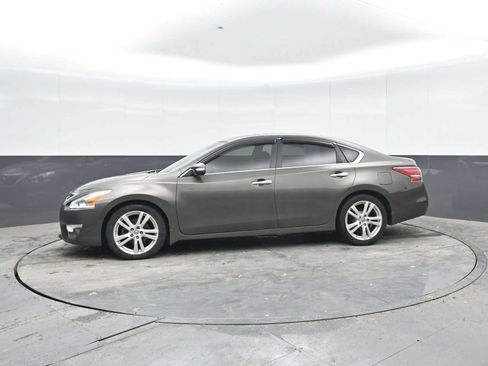 Used 2013 Nissan Altima 3.5 SV w/ Navigation Pkg FWD image 4