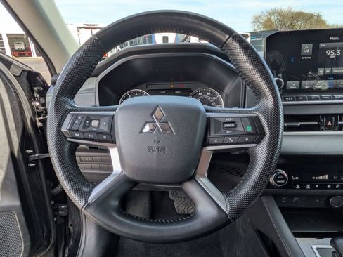 Used 2024 Mitsubishi Outlander SE AWD/4WD image 17