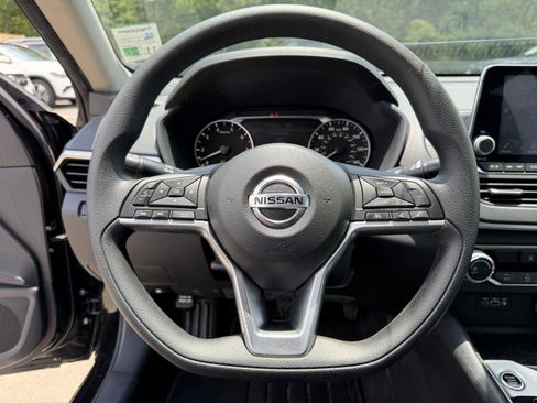 Used 2022 Nissan Altima 2.5 SV FWD image 9