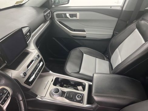 Used 2023 Ford Explorer XLT w/ Equipment Group 202A AWD/4WD image 19
