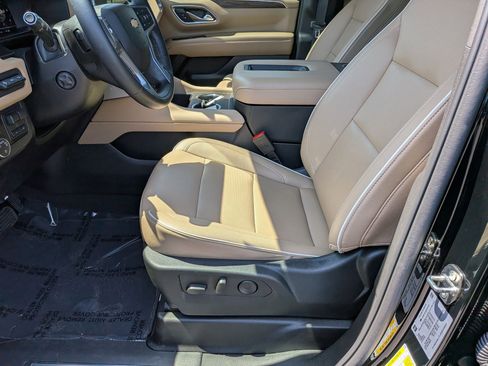 Used 2024 Chevrolet Suburban Premier w/ Premium Package AWD/4WD image 13