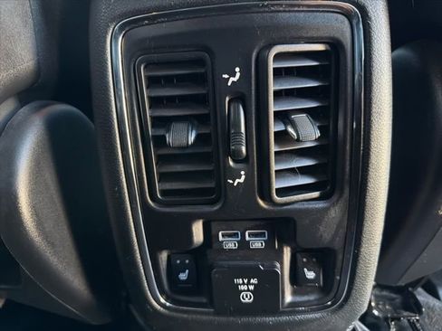 Used 2018 Jeep Grand Cherokee Limited image 36