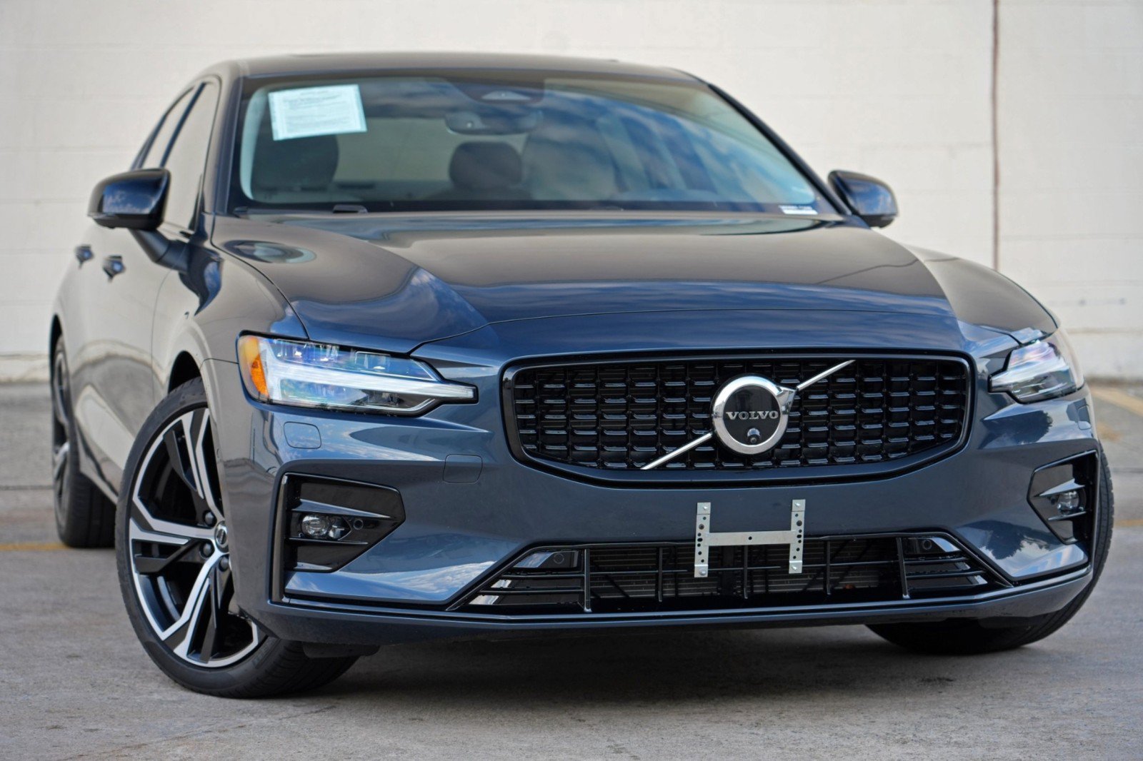 Used 2025 Volvo S60 B5 Plus w/ Climate Package FWD image 4