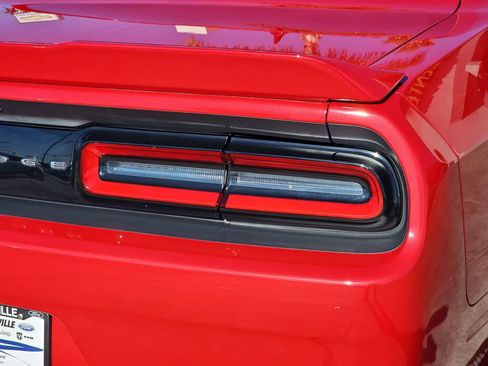 Used 2015 Dodge Challenger R/T Plus image 39