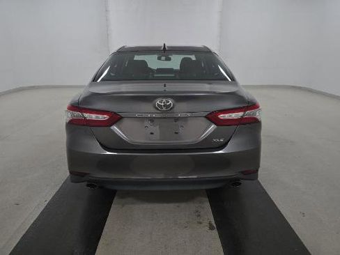 Used 2019 Toyota Camry XLE image 5