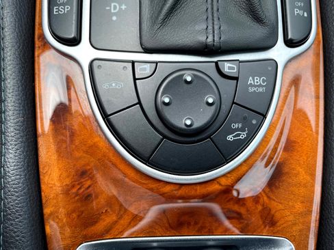 Used 2009 Mercedes-Benz SL 550 image 24