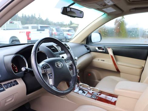 Used 2011 Toyota Highlander Limited image 10