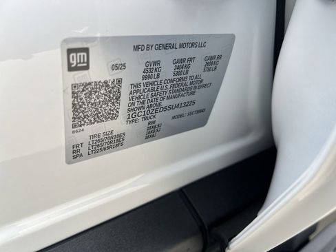 New 2025 Chevrolet Silverado EV LT image 35