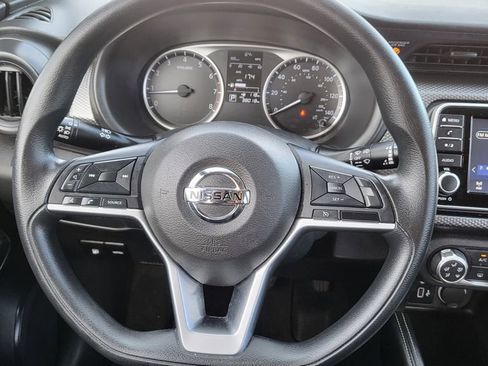 Used 2019 Nissan Kicks S image 27
