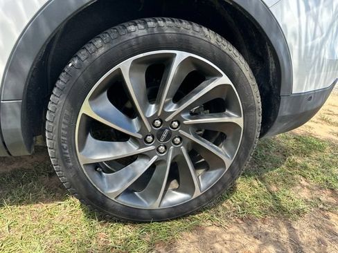 Used 2019 Lincoln Nautilus Reserve FWD image 19