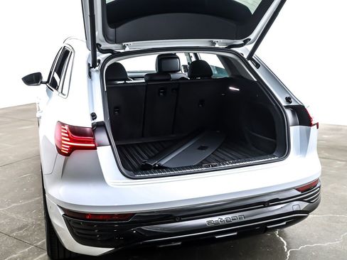 Used 2024 Audi Q8 e-tron Premium Plus w/ Premium Plus Package image 24