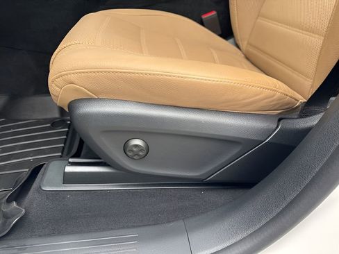 Used 2024 Mercedes-Benz GLE 350 4MATIC image 11