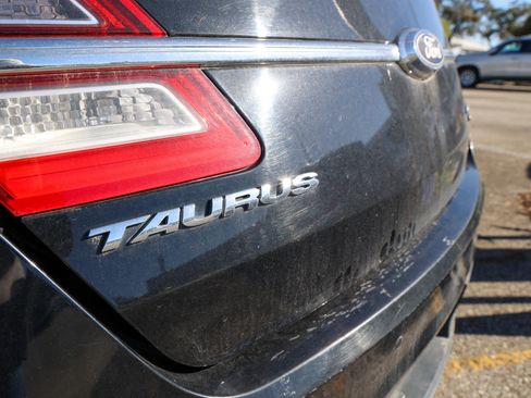 Used 2018 Ford Taurus Limited image 11