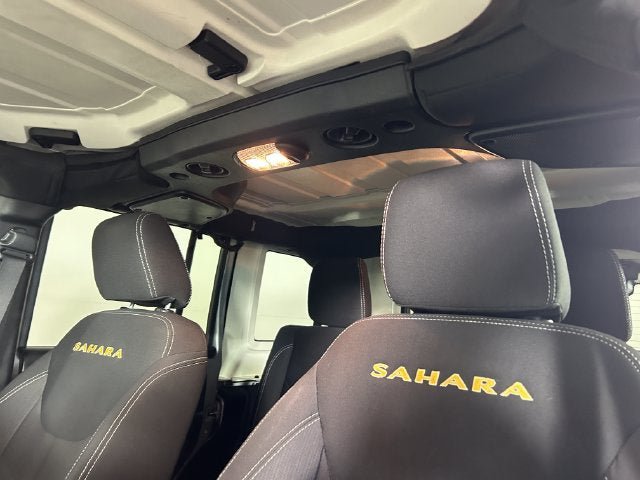 Used 2015 Jeep Wrangler Unlimited Sahara w/ Connectivity Group AWD/4WD image 13