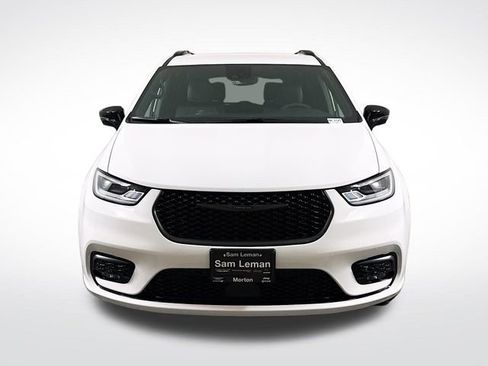 New 2026 Chrysler Pacifica Select w/ S Appearance Package image 2