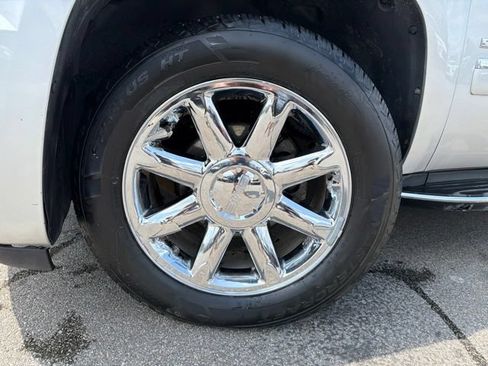 Used 2014 GMC Yukon XL Denali AWD/4WD image 9