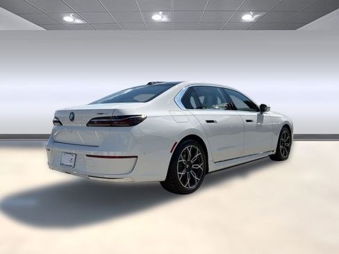 New 2026 BMW i7 xDrive60 AWD/4WD image 9