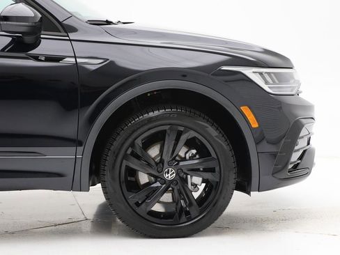 Used 2024 Volkswagen Tiguan SE R-Line image 3