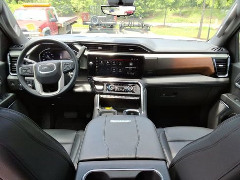 Used 2025 GMC Sierra 2500 Denali w/ Denali Reserve Package AWD/4WD image 23
