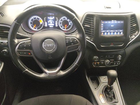 Used 2019 Jeep Cherokee Latitude w/ Cold Weather Group FWD image 22
