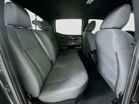 Used 2018 Toyota Tacoma TRD Sport AWD/4WD image 25