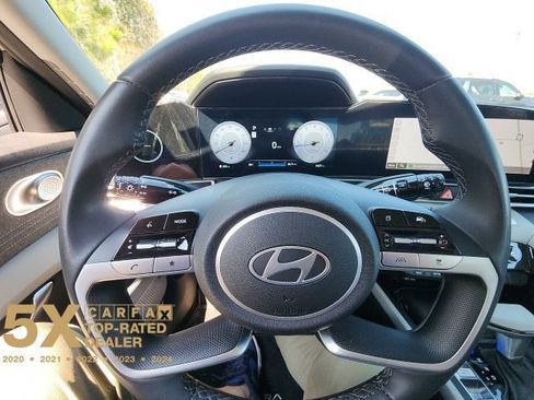 Certified 2024 Hyundai Elantra Limited image 34