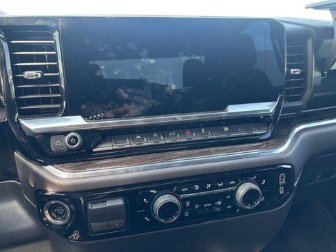 Used 2024 Chevrolet Silverado 1500 LT image 9