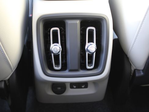 New 2026 Volvo XC40 B5 Ultra w/ Climate Package image 39