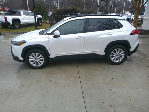 Used 2024 Toyota Corolla Cross LE w/ Moonroof Package image 8