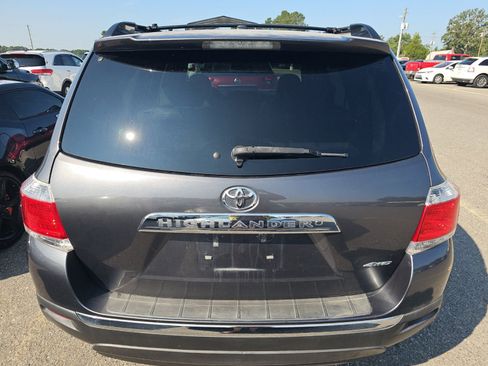 Used 2012 Toyota Highlander SE w/ Tow Pkg AWD/4WD image 9